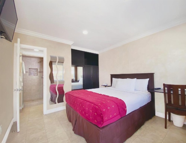 Nite Inn at Universal City - Walking Distance to Universal Studios Hollywood image 7